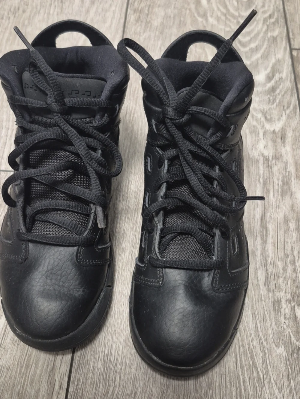 Nike Youth Size 1Y Air Jordan High Top Black Basketball Sneakers CQ9489-001. EUC - Picture 2 of 8